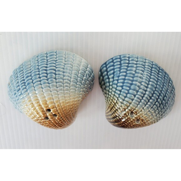 Seashell Salt & Pepper Shakers Set Blue Nautical Beach Tan Ombre Cockle Shell - Picture 3 of 6
